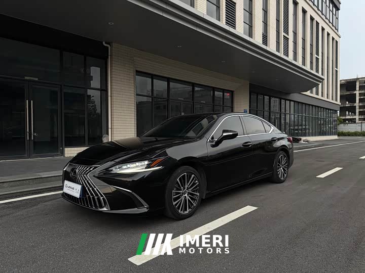 Lexus ES 300h Edition - автомобиль из Китая
