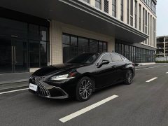 Lexus ES 300h Edition - фото 1