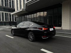 Lexus ES 300h Edition - фото 8