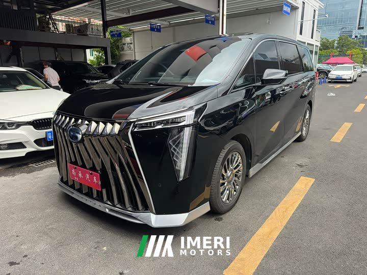 GAC M8 PHEV Edition - автомобиль из Китая