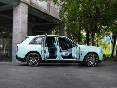 Rolls-Royce Cullinan 2022 Black Badge - фото 9