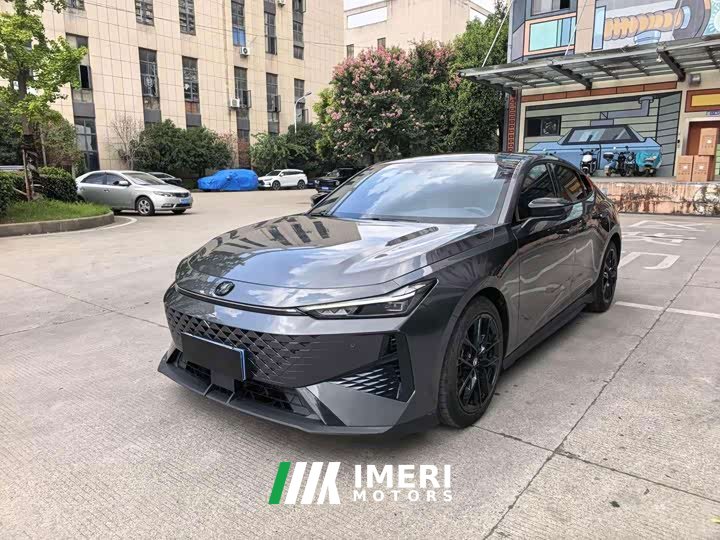 Changan UNI-V 1.5T Deluxe Version - автомобиль из Китая