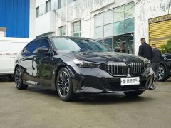 BMW 5 Series 530Li Leading M Sports Package - фото 3