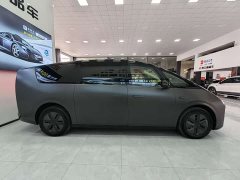 Li Auto MEGA Ultra - фото 4