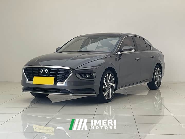 Voyah 1.8L CVT LUXPremium Edition - автомобиль из Китая