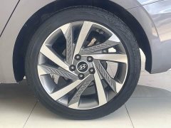 Voyah 1.8L CVT LUXPremium Edition - фото 10