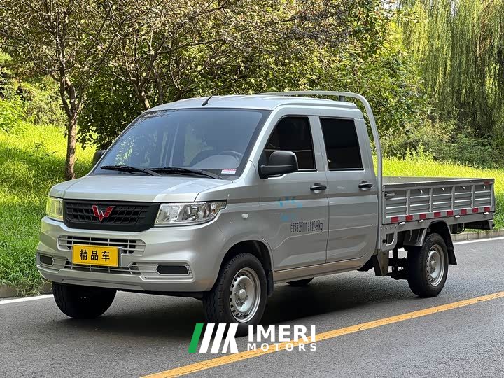 Wuling 1.5L Edition VersionLAR - автомобиль из Китая