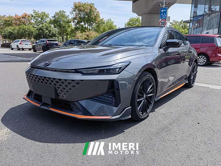 Changan UNI-V 1.5T Premium Version - автомобиль из Китая