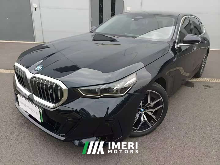 BMW i5 eDrive 35L M - автомобиль из Китая