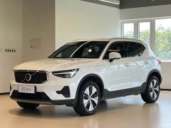 Volvo XC40 B3 Luxury Edition - фото 1