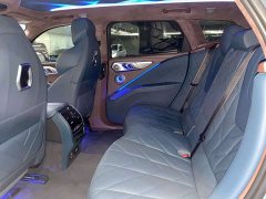 BMW XM 50e - фото 10