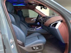 BMW XM 50e - фото 11