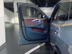 BMW XM 50e - фото 6