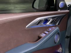 BMW XM 50e - фото 7