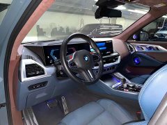 BMW XM 50e - фото 8