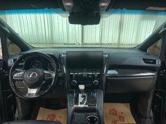 Lexus LM 300h Edition - фото 8