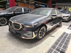 BMW 5 530Li Deluxe Version Luxury - фото 1