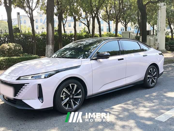 Changan NE 1.5T GDI DCTPremium Version - автомобиль из Китая