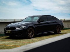 BMW M5 - фото 1