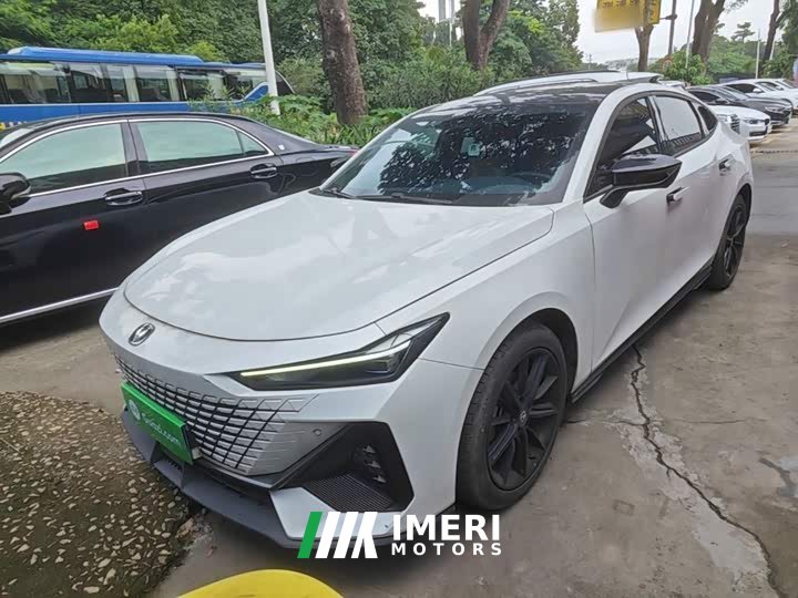 Changan UNI-V 1.5T Premium Version - автомобиль из Китая