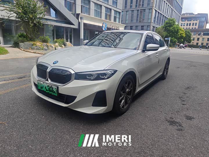 BMW i3 eDrive 35 L - автомобиль из Китая