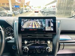 Lexus LM 300h Edition - фото 11