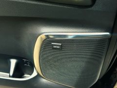 Lexus LM 300h Edition - фото 14