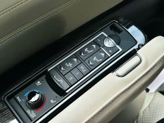 Lexus LM 300h Edition - фото 17