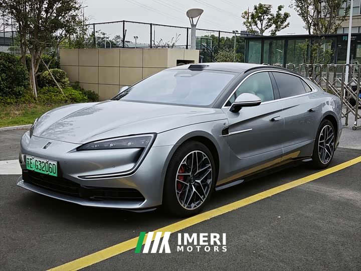 Yangwang U7 PHEV Flagship Edition - автомобиль из Китая