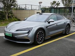 Yangwang U7 PHEV Flagship Edition - фото 1