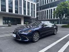 Lexus ES 300h Edition - фото 1