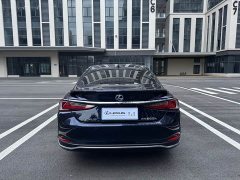 Lexus ES 300h Edition - фото 9