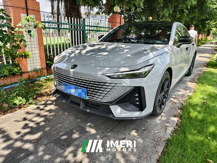 Changan UNI-V 1.5T Premium Version - автомобиль из Китая