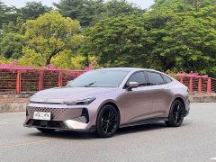Changan UNI-V 1.5T Premium Version - фото 1