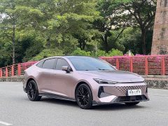 Changan UNI-V 1.5T Premium Version - фото 3