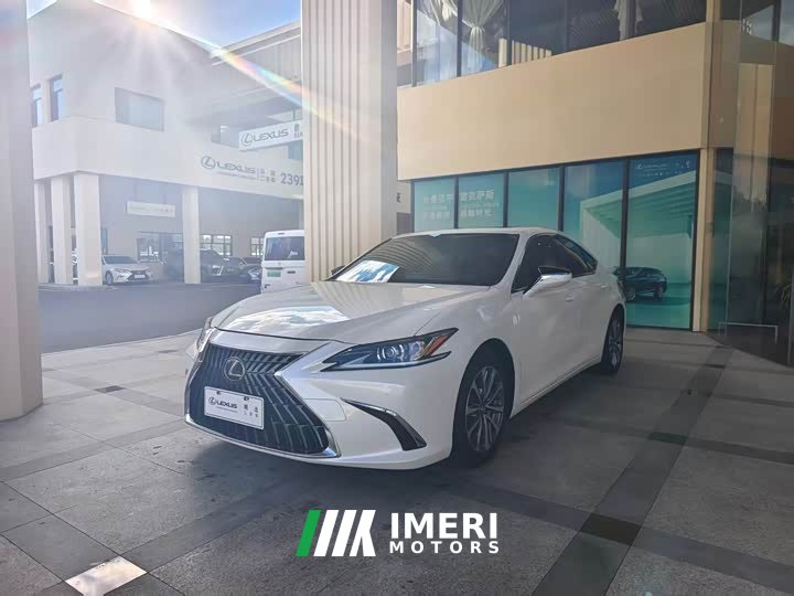 Lexus ES 300h Edition - автомобиль из Китая