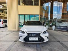 Lexus ES 300h Edition - фото 2