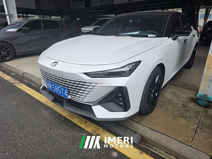 Changan UNI-V 1.5T Premium Version - автомобиль из Китая