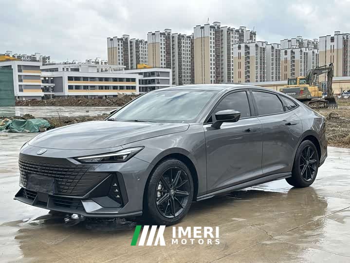 Changan UNI-V 1.5T Version - автомобиль из Китая