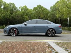Audi A4L 40 TFSI quattro RS Version - фото 4