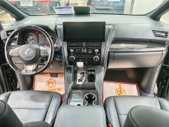 Lexus LM 300h Edition - фото 18