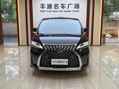 Lexus LM 300h Edition - фото 2