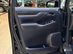 Lexus LM 300h Edition - фото 4