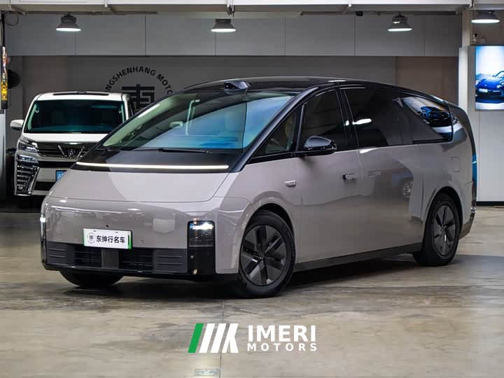 Li Auto MEGA Ultra - автомобиль из Китая