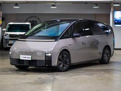 Li Auto MEGA Ultra - фото 1