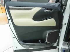 Mercedes-Benz 2.5L Premium Edition - фото 16