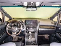 Lexus LM 300h Edition - фото 10