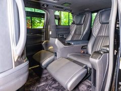 Lexus LM 300h Edition - фото 12