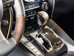Lexus LM 300h Edition - фото 14