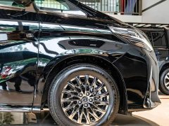 Lexus LM 300h Edition - фото 5